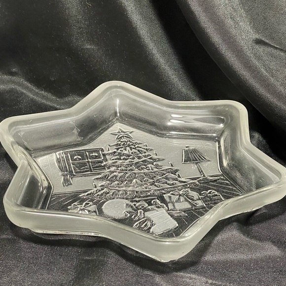 Mikasa Christmas Star Plate Interfaith - Picture 7 of 7